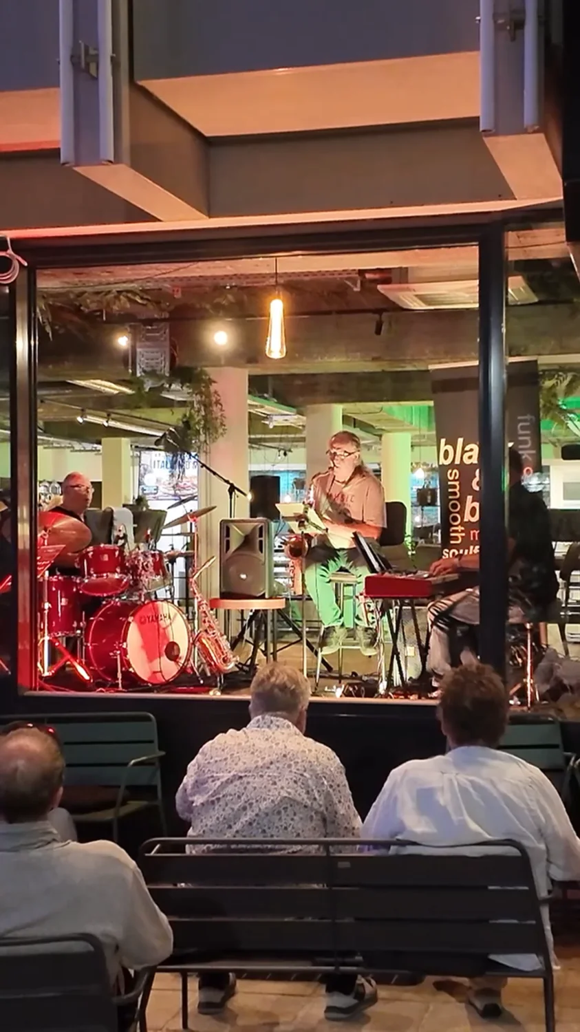 Live-Band bei Coffee Brothers Worms